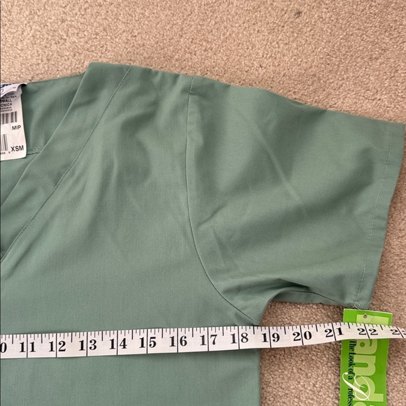 NWT Scrub Set Short Sleeve Size XS - Picture 9 of 12